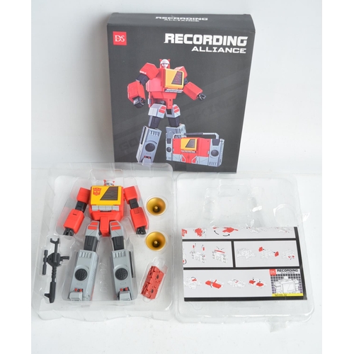 233 - Collection of Transformers Cassetticon action figures to include Robot Paradise RP-01 Acoustic Wave ... 