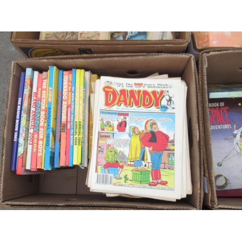 737 - Collection of 1970s-2000s British comics and Annuals to inc. Beano, Dandy, Tiger, etc. and other boo... 