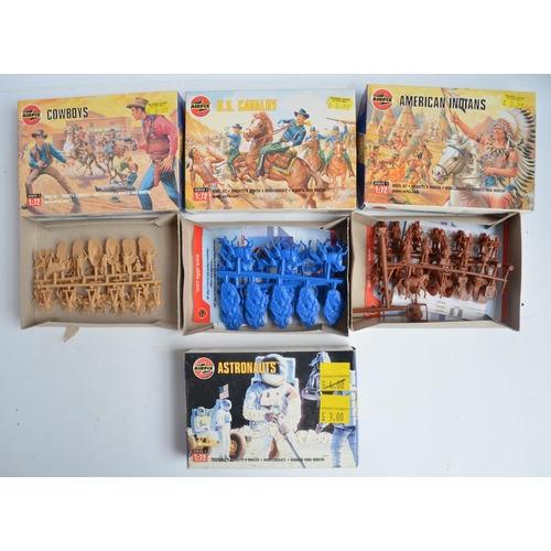 113 - Collection of plastic model kits to include 1/72 soldier and military figures from Esci, Italeri and... 