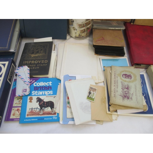 640 - Mixed collection of GB and International stamps, FDCs and cigarette cards, loose and in albums