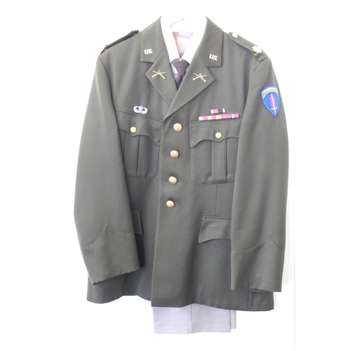 1370 - U.S. Officers uniform. Complete with Cap, Jacket, trousers, shirt and tie. With insignia, Rank, Meda... 