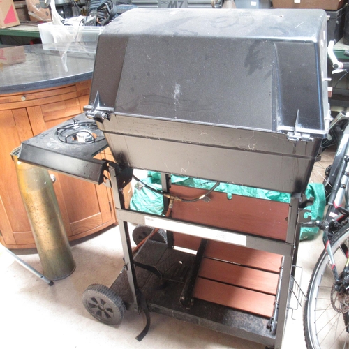 1288 - Fiesta gas barbecue grill with three steel racks and hood with glass window, with external gas hob. ... 