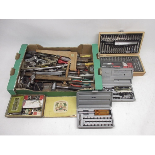 587 - Mastergrip boxed modeller's/wood craving knife set; posidrive screwdriver and other tools (2)