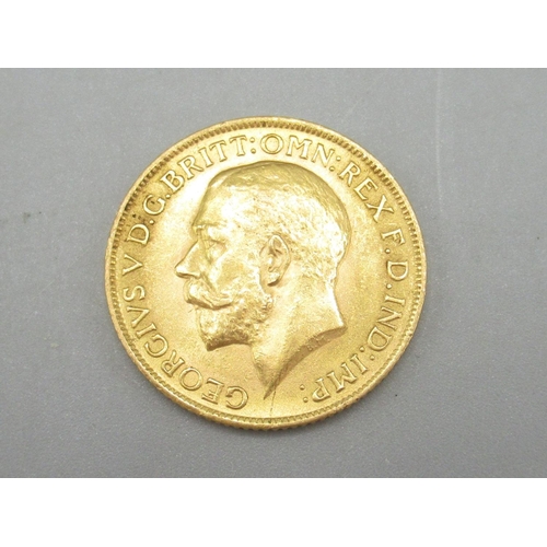 5 - Geo.V 1915 sovereign, 8.1g