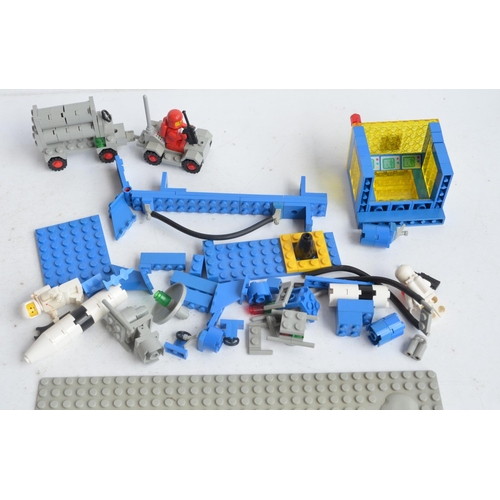 284 - Collection of five vintage unboxed and previously used Lego/Legoland Space sets to include 918 (with... 