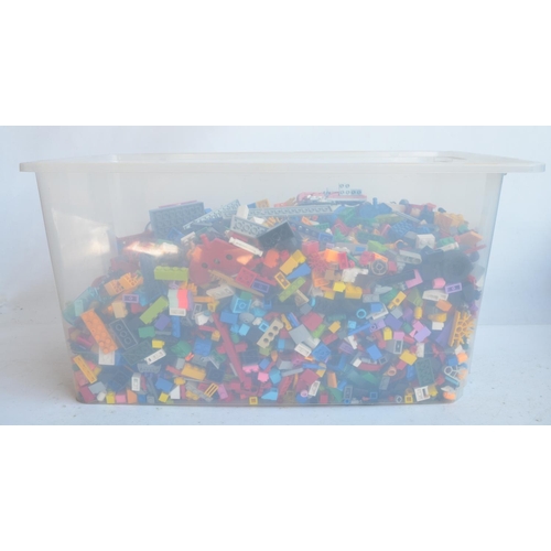 287 - Quantity of loose Lego and KNEX, qty, 2 boxes