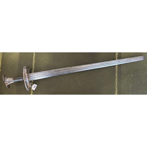 1462 - Circa 15th/16th century sword, likely of German origin with 30