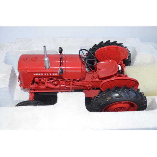 372 - Two boxed 1/16 Valmet tractor models in mint condition from Universal Hobbies to include a Valmet 33... 