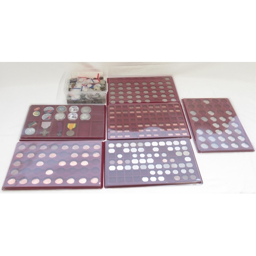 592 - Mixed collection of British and International coins loose and in fitted trays to inc. reproduction V... 