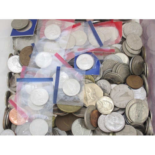 592 - Mixed collection of British and International coins loose and in fitted trays to inc. reproduction V... 