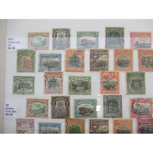 651 - Collection of C19th and 20th International stamps to inc. 2 Folders cont. South African stamps, fold... 