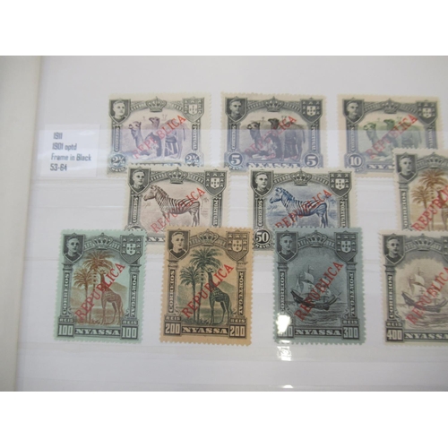 651 - Collection of C19th and 20th International stamps to inc. 2 Folders cont. South African stamps, fold... 