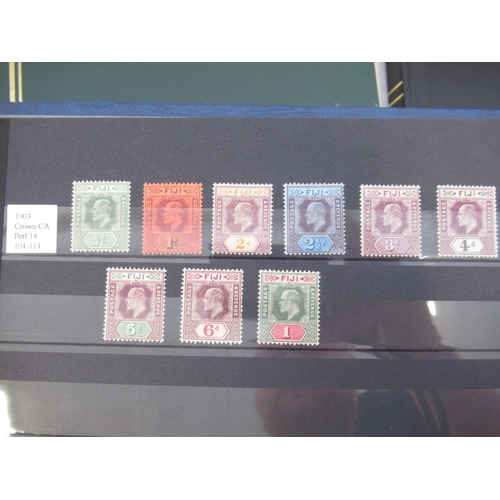 652 - Collection of C19th and 20th International stamps to inc. folder cont. Australian stamps, folder con... 