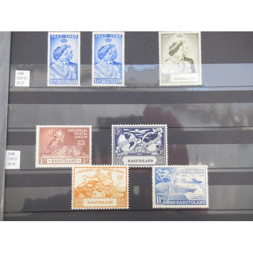 663 - Collection of C19th/20th International stamps to inc. album cont. Papua New Guinea stamps, album con... 