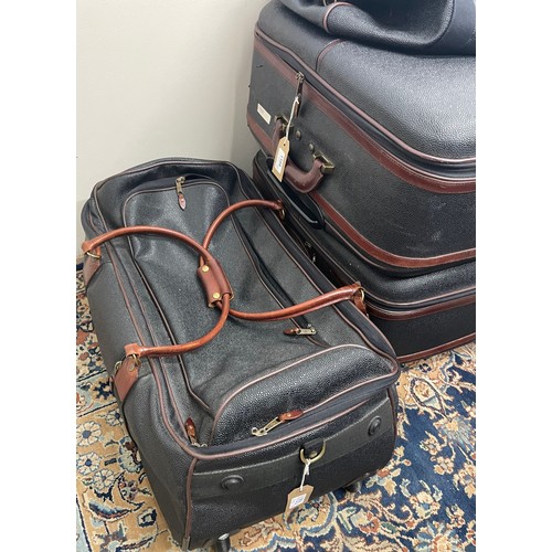 1188 - Mulberry luggage set to include holdall, duffle bag and two suitcases, in black leather with brown l... 