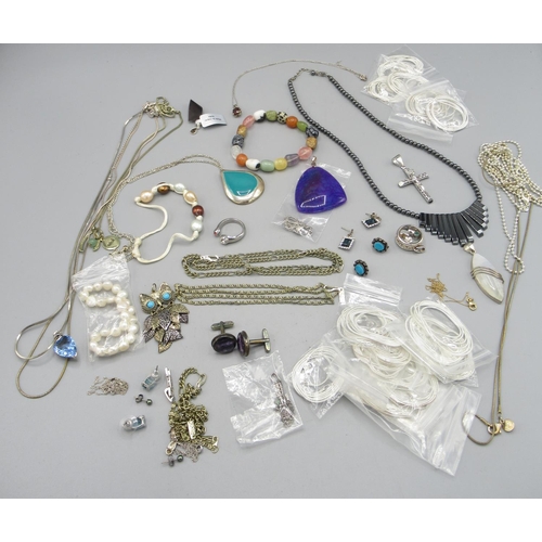 1105 - Quantity of new silver necklace chains, other silver jewellery and unmarked costume jewellery