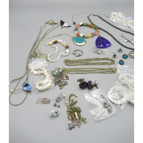 1105 - Quantity of new silver necklace chains, other silver jewellery and unmarked costume jewellery