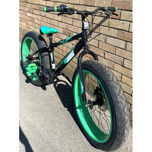 1204 - Shane Lynch collection - Sonic bulk 'fatbike' bike with Shimano gear system in black and green