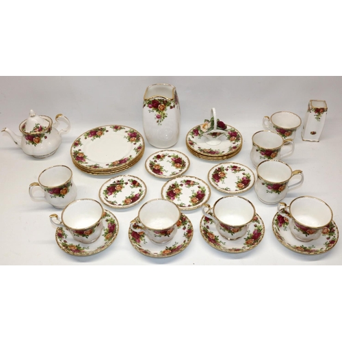 1000 - Collection of Royal Albert Old Country Roses teaware and decorative items, incl. a H13.5cm teapot, v... 