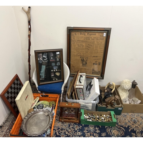 796 - Tommy Cannon Collection: various collectables, incl. golfing figures, golf chess set, tantalus, DVD ... 