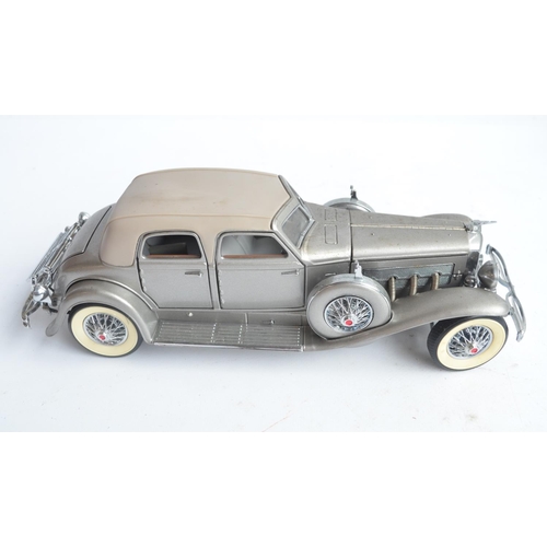 362 - Five boxed 1/24th scale diecast car models from Franklin Mint to include a 1939 Maybach Zeppelin, 19... 