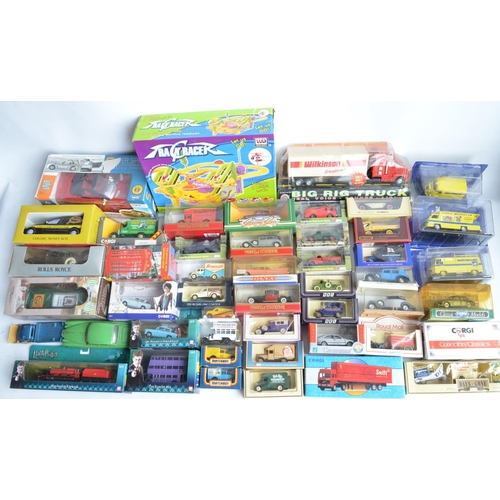 366 - Mixed lot to include a large collection of boxed and unboxed mostly diecast vehicle models from Soli... 