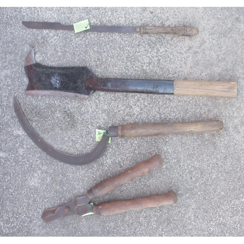 1313 - Selection of vintage hedging tools, including a swap, bill hook, loppers, a coppicing saw etc.