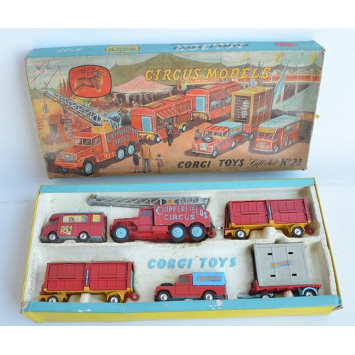 384 - Vintage Corgi Chipperfields Circus gift set No23, models in very good condition for age with typical... 