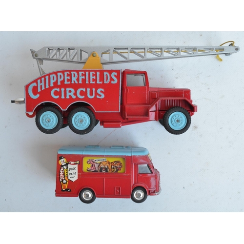 384 - Vintage Corgi Chipperfields Circus gift set No23, models in very good condition for age with typical... 