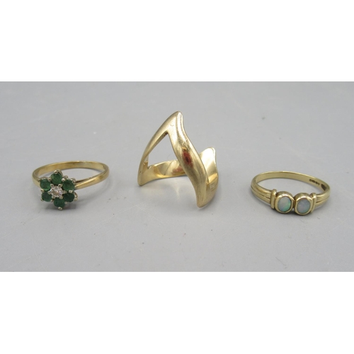 205 - 9ct yellow gold rings set with opals, size M, a 9ct gold cluster ring set with emeralds and diamond,... 