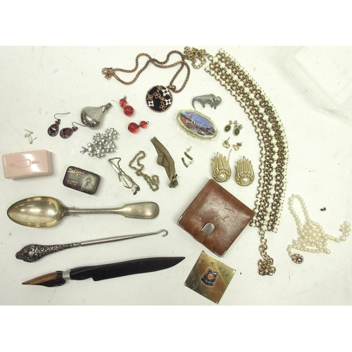 52 - Costume jewellery, a carved ebony letter opener, the Laurel ladies safety razor in tin, a string of ... 