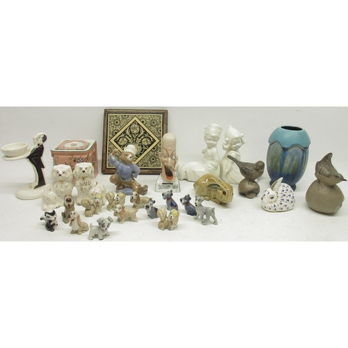 692 - Collection of ceramics, incl. a Royal Crown Derby rabbit paperweight with gold stopper; novelty sing... 