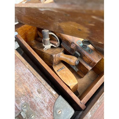 1358 - Large selection of vintage tools in wooden tool-boxes, including a cobbler's last, set square, easel... 