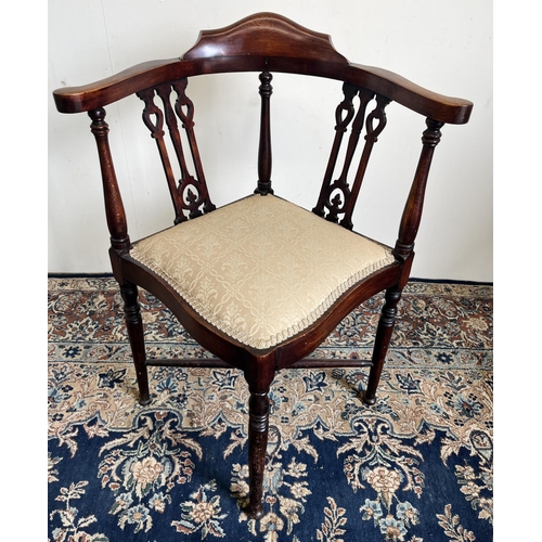 1083 - Edwardian inlaid mahogany corner chair, with two pierced splats and gold upholstery, turned legs wit... 