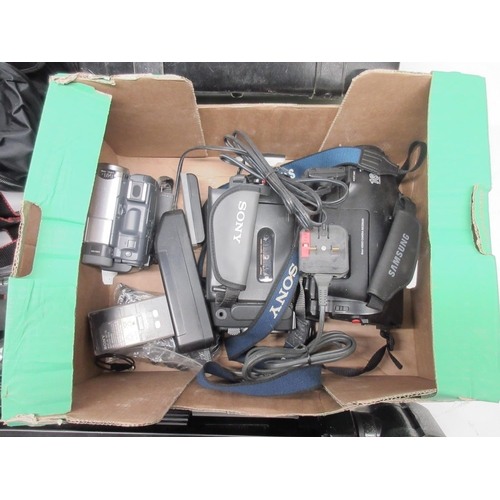 709 - Sony CCD-TRV24E 8mm Handycam; Samsung VP-K70 8mm camcorder; camera bags; tripods; other photographic... 