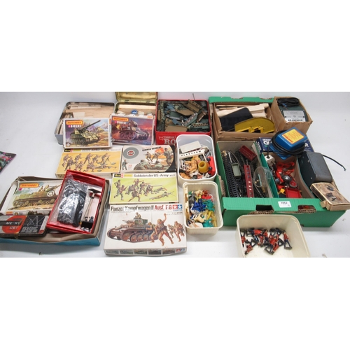 1062 - Three vintage matchbox 1/76 scale diorama armour kits and other kits started or incomplete, and vint... 