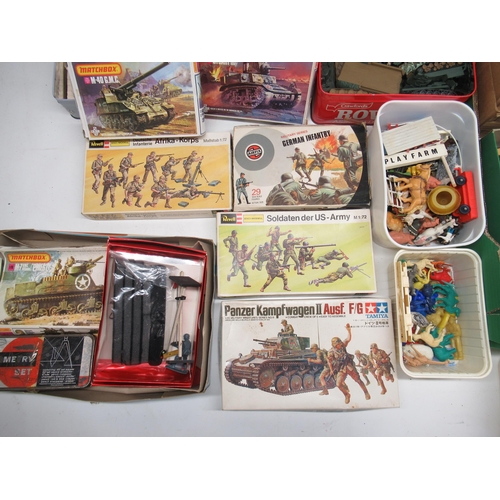 1062 - Three vintage matchbox 1/76 scale diorama armour kits and other kits started or incomplete, and vint... 