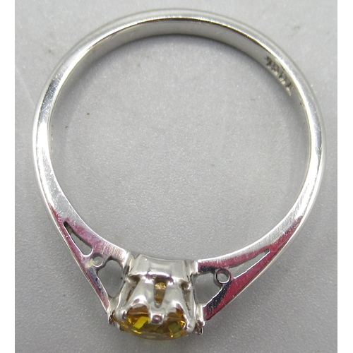 557 - 18ct white gold and yellow sapphire ring, size O.5, hallmarked .750.