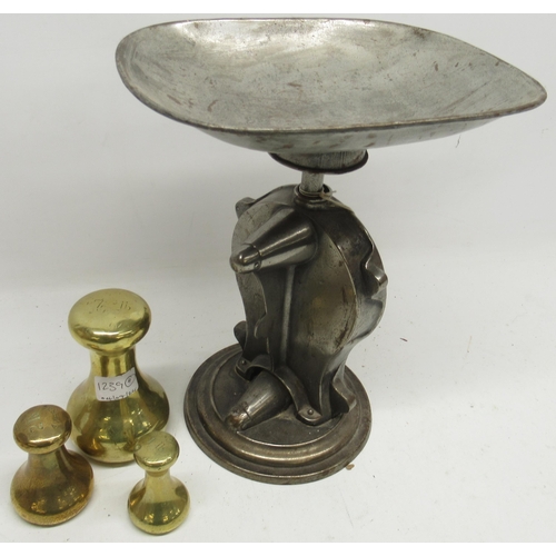 1239 - Salter's Improved Family Scale No. 50 Class 11 to weigh 14lbs and three brass weights, 7lb, Avery 2l... 