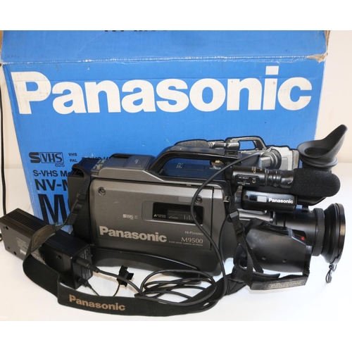 654 - Panasonic S-VHS Movie Camera NV-M9500EN M9500, with instructions etc, in original box