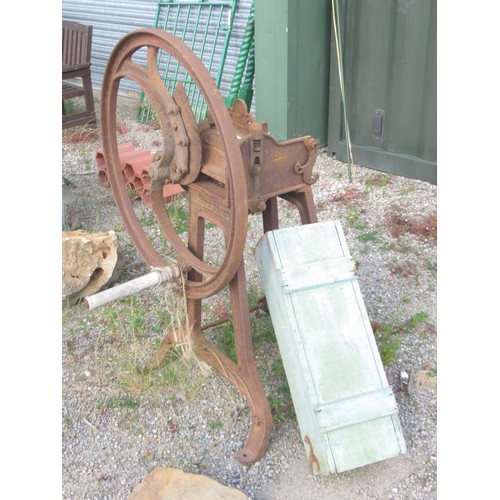 1270 - J. ELSLEY of Alcester Vintage chaff cutter, manual hand wheel for turning double cut blades