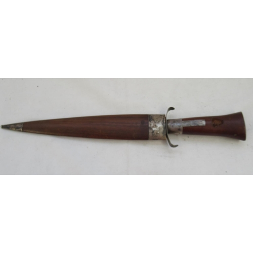 1558 - WWII RAF knife with original wooden sheath, originating from Gan, with 'made in Hitandu 1945' to bla... 