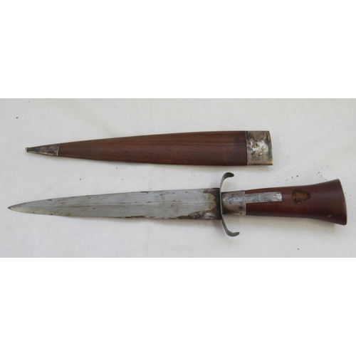 1558 - WWII RAF knife with original wooden sheath, originating from Gan, with 'made in Hitandu 1945' to bla... 