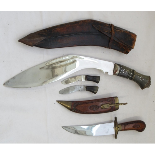 1560 - Buffalo horn-handled Kukri with original sheath and accompanying Chakmak and Karda. Blade L11''. Wit... 