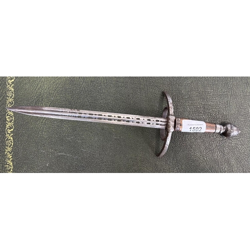 1502 - Unusual Victorian dagger with 9