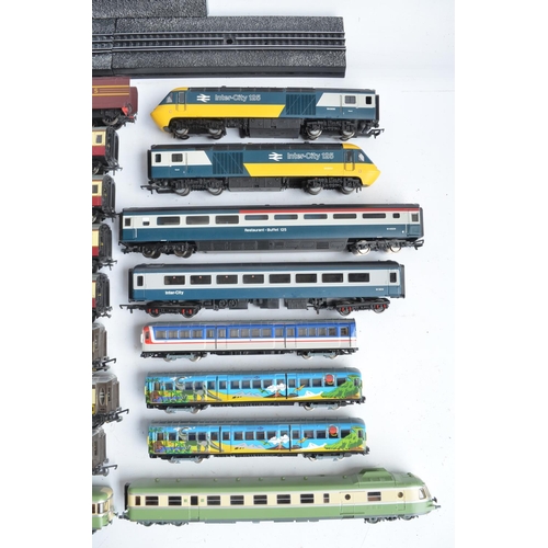 421 - Collection of previously run OO/HO gauge model trains and carriages to include Hornby InterCity 125 ... 