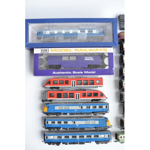 421 - Collection of previously run OO/HO gauge model trains and carriages to include Hornby InterCity 125 ... 