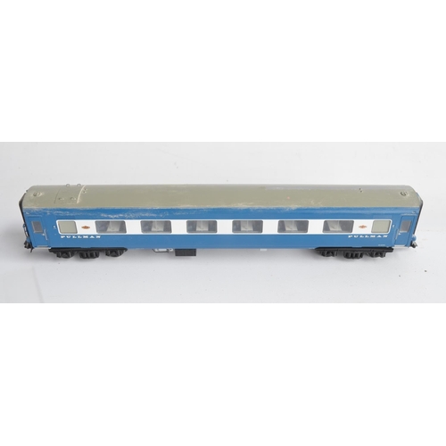 421 - Collection of previously run OO/HO gauge model trains and carriages to include Hornby InterCity 125 ... 