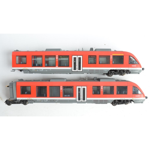 421 - Collection of previously run OO/HO gauge model trains and carriages to include Hornby InterCity 125 ... 