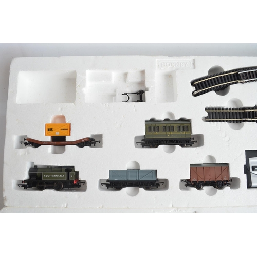 424 - Two boxed OO gauge Hornby train sets to include R1142 Western Messenger (set appears in excellent co... 